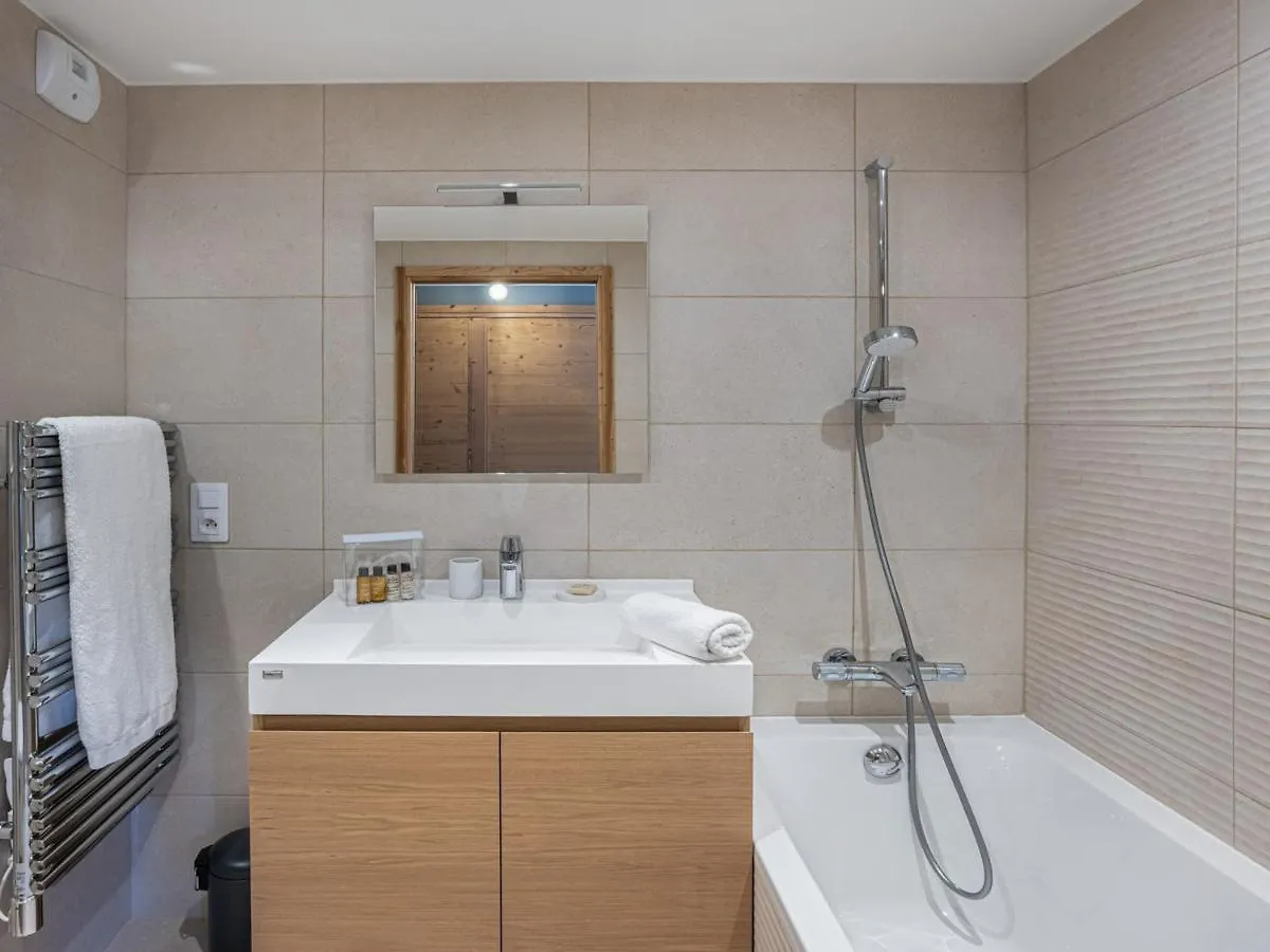 Chalet Mitoyen De Luxe, 4 Chambres En Suite, Proche Centre Et Remontees, Parking, Animaux Acceptes - Fr-1-563-137 Courchevel